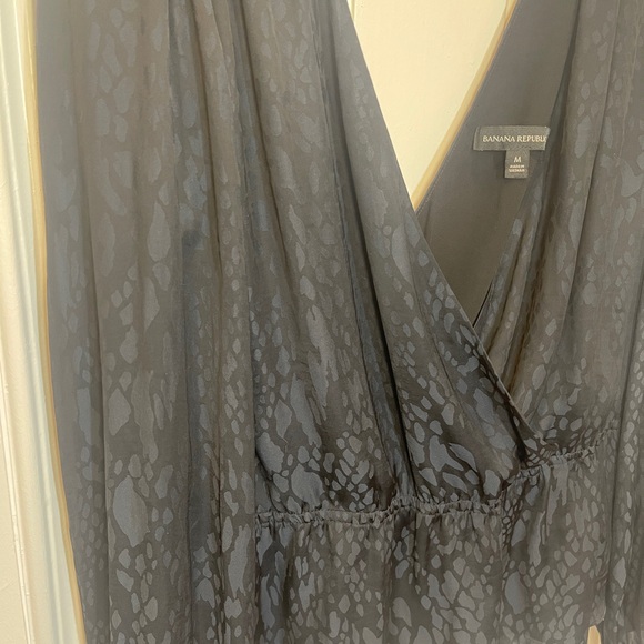 Banana Republic Black and Navy Snake Print Deep V Neck Blouse - Size M - Picture 4 of 6